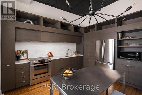 8 - 20 Brockton Avenue, Toronto, ON - Indoor Photo Showing Kitchen