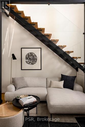8 - 20 Brockton Avenue, Toronto, ON - Indoor Photo Showing Living Room