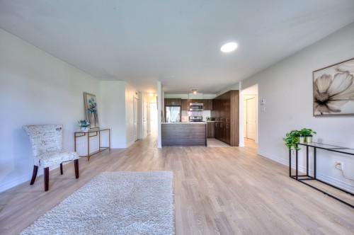 Living Room - 3-225 Boul. Bouchard, Dorval, QC - Indoor