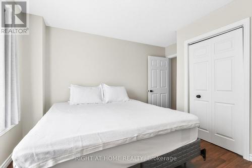 5524 Fraser Street, Niagara Falls, ON - Indoor Photo Showing Bedroom