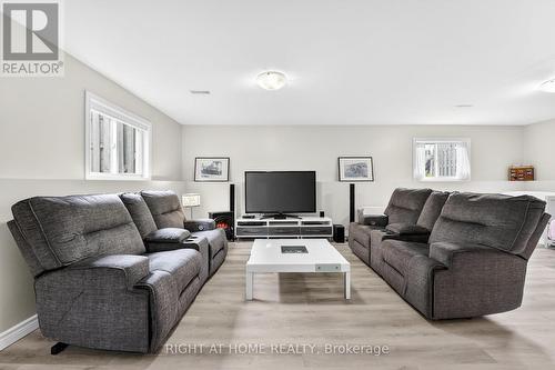 5524 Fraser Street, Niagara Falls, ON - Indoor Photo Showing Living Room