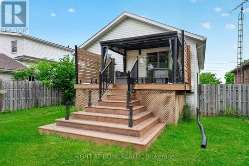 5524 Fraser Street, Niagara Falls, ON - Outdoor With Deck Patio Veranda