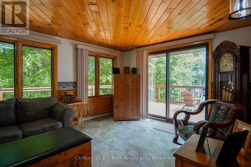 169 Odd'S Drive, Parry Sound Remote Area (Restoule), ON - Indoor Photo Showing Living Room