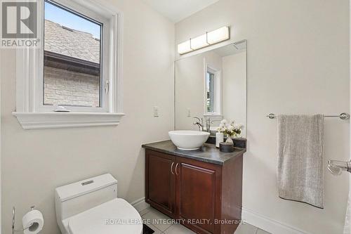 523 Kochar Drive, Ottawa, ON - Indoor Photo Showing Bathroom