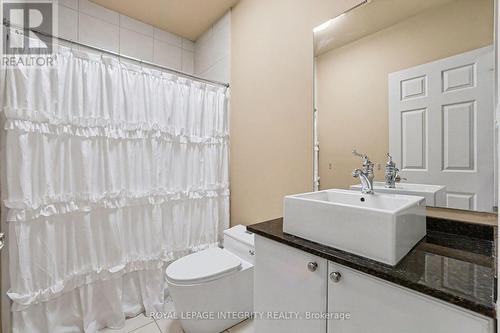 523 Kochar Drive, Ottawa, ON - Indoor Photo Showing Bathroom