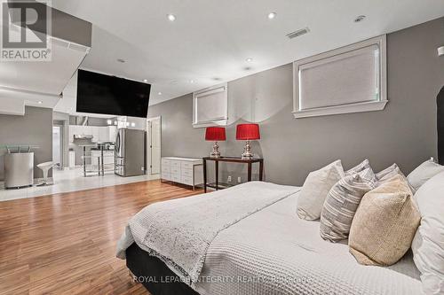 523 Kochar Drive, Ottawa, ON - Indoor Photo Showing Bedroom