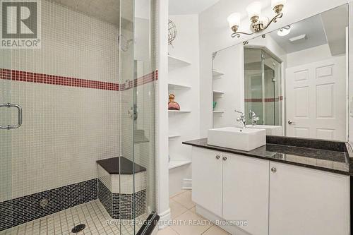 523 Kochar Drive, Ottawa, ON - Indoor Photo Showing Bathroom