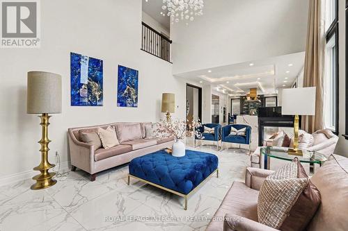 523 Kochar Drive, Ottawa, ON - Indoor Photo Showing Living Room