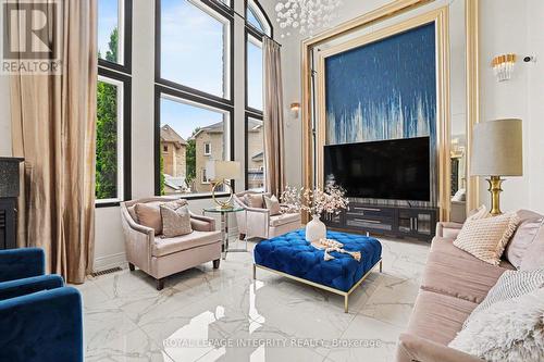 523 Kochar Drive, Ottawa, ON - Indoor Photo Showing Living Room