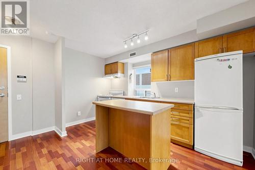 501 - 77 Lombard Street, Toronto, ON - Indoor Photo Showing Kitchen
