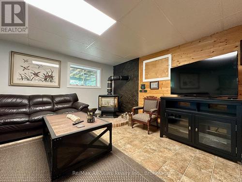 50 Reid Street, Kawartha Lakes (Bobcaygeon), ON - Indoor Photo Showing Living Room With Fireplace