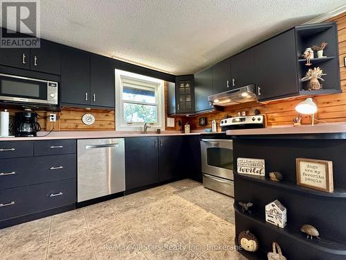 50 Reid Street, Kawartha Lakes (Bobcaygeon), ON - Indoor Photo Showing Kitchen With Stainless Steel Kitchen