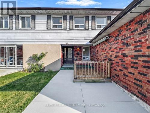 38 Robbinstone Drive, Toronto, ON - Outdoor
