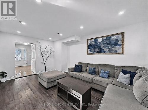 38 Robbinstone Drive, Toronto, ON - Indoor Photo Showing Living Room