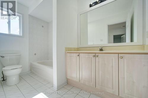 16 Raymond Bartlett Avenue, Markham, ON - Indoor Photo Showing Bathroom