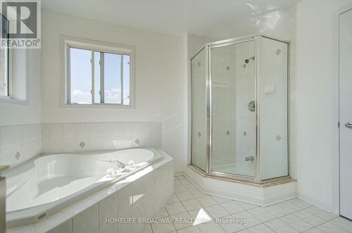 16 Raymond Bartlett Avenue, Markham, ON - Indoor Photo Showing Bathroom