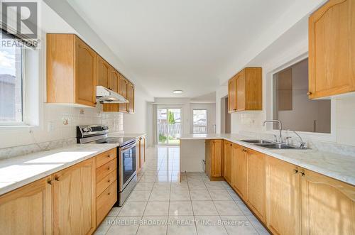 16 Raymond Bartlett Avenue, Markham, ON - Indoor Photo Showing Kitchen With Double Sink