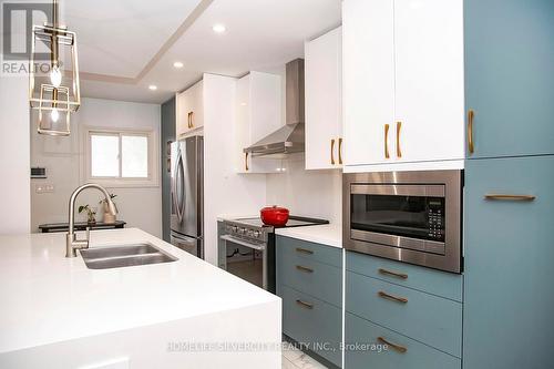 21 Mitchell Avenue, Brampton, ON - Indoor Photo Showing Kitchen With Double Sink With Upgraded Kitchen
