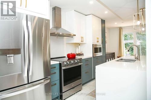21 Mitchell Avenue, Brampton, ON - Indoor Photo Showing Kitchen With Stainless Steel Kitchen With Double Sink With Upgraded Kitchen