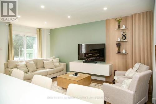 21 Mitchell Avenue, Brampton, ON - Indoor Photo Showing Living Room