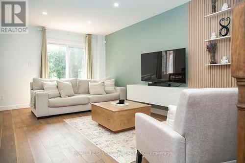 21 Mitchell Avenue, Brampton, ON - Indoor Photo Showing Living Room