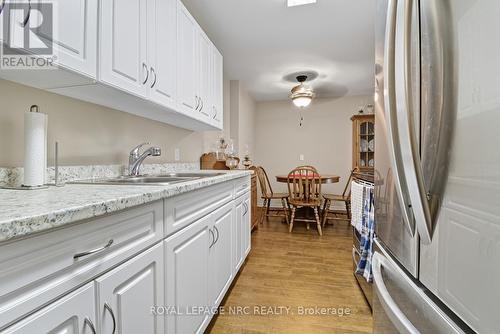 505 - 264 Grantham Avenue, St. Catharines (Carlton/Bunting), ON - Indoor Photo Showing Kitchen With Double Sink