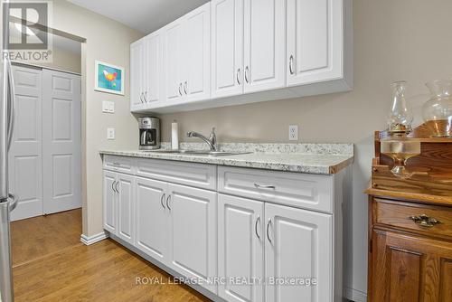 505 - 264 Grantham Avenue, St. Catharines (Carlton/Bunting), ON - Indoor Photo Showing Kitchen