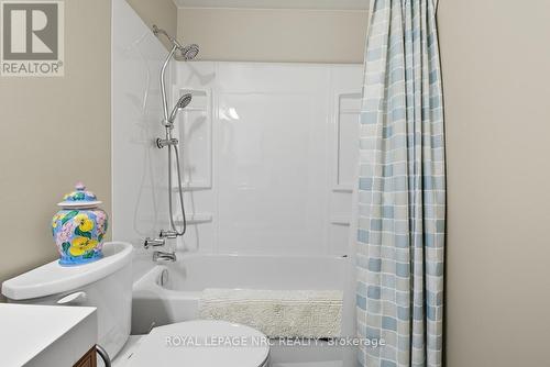 505 - 264 Grantham Avenue, St. Catharines (Carlton/Bunting), ON - Indoor Photo Showing Bathroom