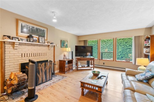 #2-1215 Stelly'S Cross Rd, Central Saanich, BC 