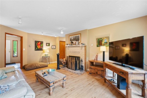 #2-1215 Stelly'S Cross Rd, Central Saanich, BC 