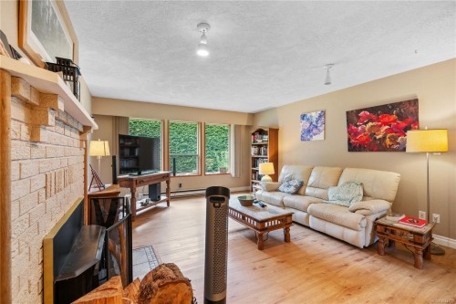 #2-1215 Stelly'S Cross Rd, Central Saanich, BC 