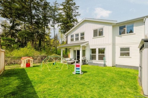 30 Jedburgh Rd, View Royal, BC 