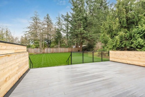 5281 Santa Clara Ave, Saanich, BC 