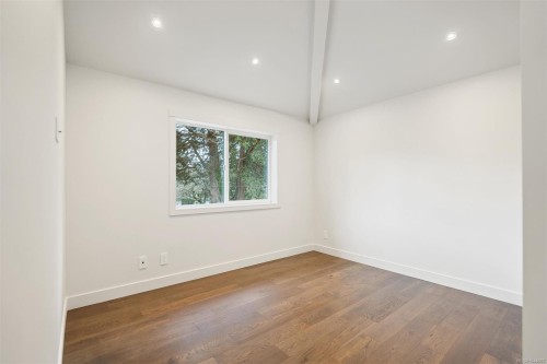 5281 Santa Clara Ave, Saanich, BC 