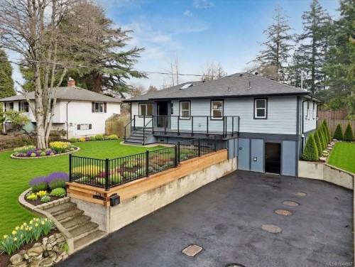 5281 Santa Clara Ave, Saanich, BC 