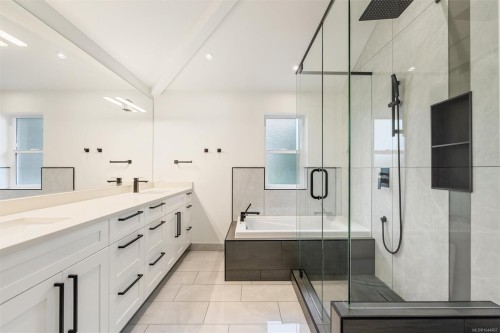 5281 Santa Clara Ave, Saanich, BC 