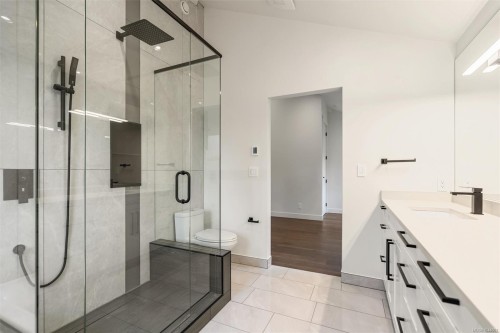 5281 Santa Clara Ave, Saanich, BC 