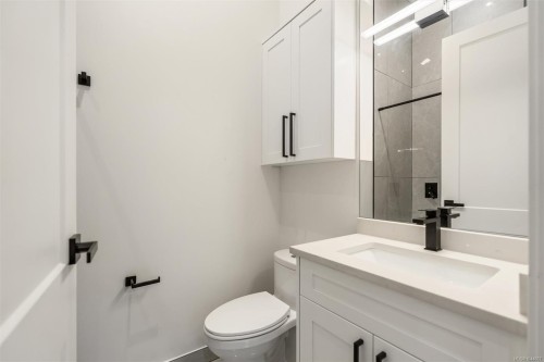 5281 Santa Clara Ave, Saanich, BC 