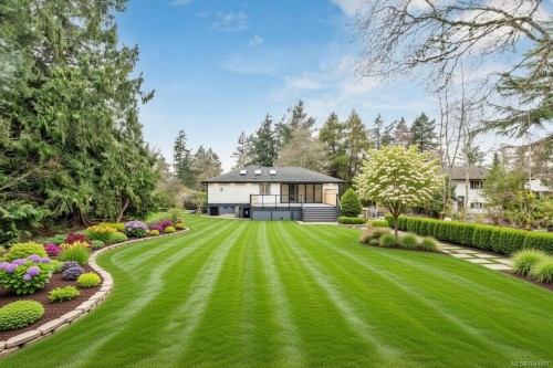 5281 Santa Clara Ave, Saanich, BC 