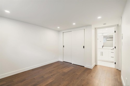 5281 Santa Clara Ave, Saanich, BC 