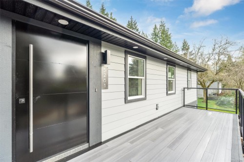 5281 Santa Clara Ave, Saanich, BC 