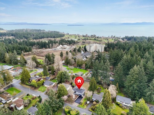 5281 Santa Clara Ave, Saanich, BC 