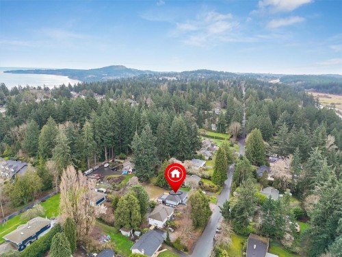 5281 Santa Clara Ave, Saanich, BC 