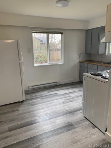 7073 &7075 Island Hwy, Bowser, BC - Indoor Photo Showing Laundry Room