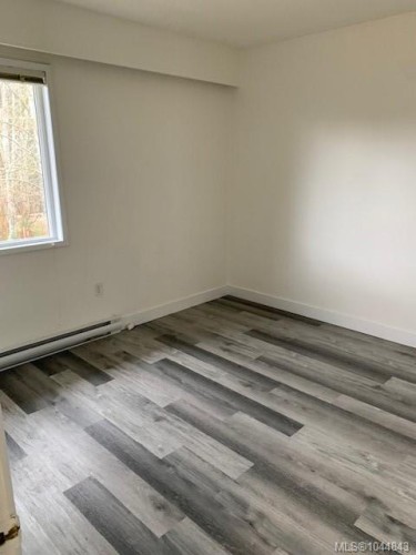 7073 &7075 Island Hwy, Bowser, BC - Indoor Photo Showing Other Room