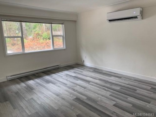7073 &7075 Island Hwy, Bowser, BC - Indoor Photo Showing Other Room