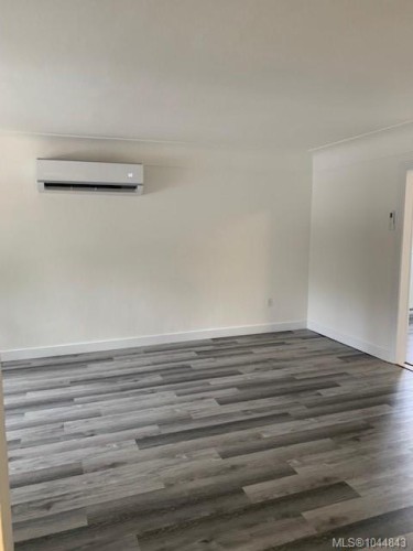 7073 &7075 Island Hwy, Bowser, BC - Indoor Photo Showing Other Room