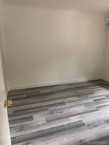 7073 &7075 Island Hwy, Bowser, BC - Indoor Photo Showing Other Room