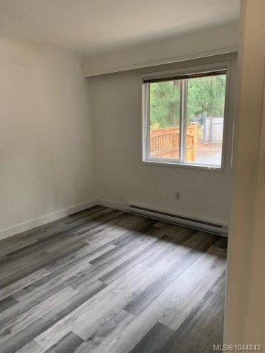 7073 &7075 Island Hwy, Bowser, BC - Indoor Photo Showing Other Room