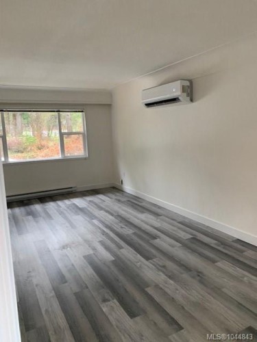 7073 &7075 Island Hwy, Bowser, BC - Indoor Photo Showing Other Room